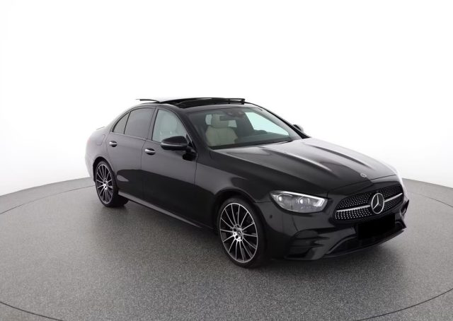 MERCEDES-BENZ E 220 usata, con Boardcomputer