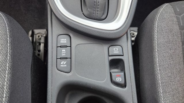 TOYOTA Yaris Cross usata, con Fari LED