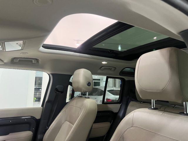 LAND ROVER Defender usata, con Luci diurne LED