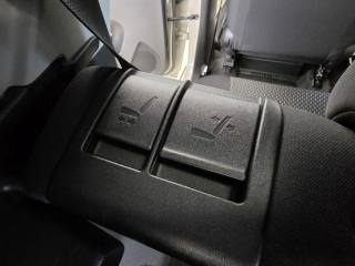 SUZUKI Ignis usata, con Autoradio digitale