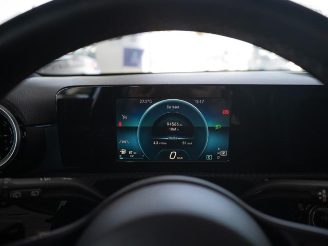 MERCEDES-BENZ B 180 usata, con Volante in pelle