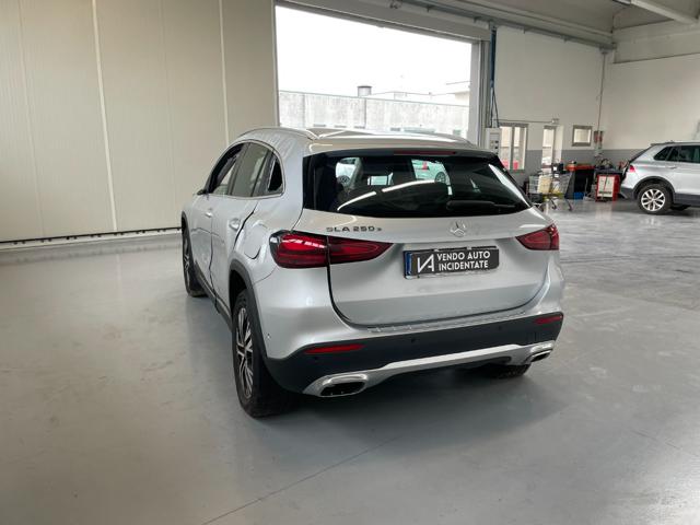 MERCEDES-BENZ GLA 250 usata, con Autoradio