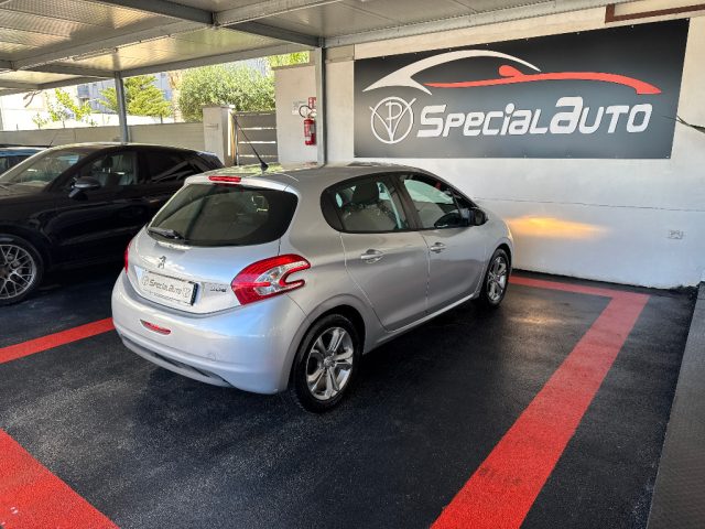 PEUGEOT 208 usata, con Autoradio