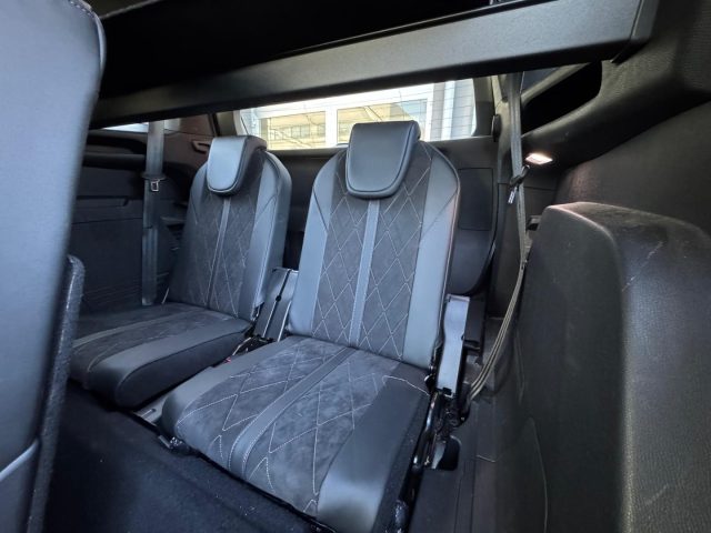 PEUGEOT 5008 usata, con Touch screen
