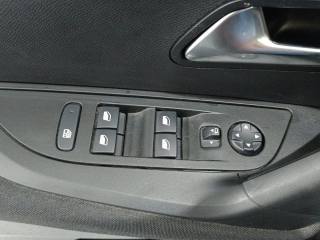 PEUGEOT 2008 usata, con Specchietti laterali elettrici