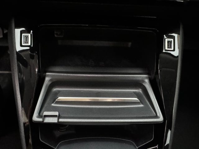 PEUGEOT 2008 usata, con Sensore di pioggia