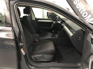 VOLKSWAGEN Passat Variant usata, con Autoradio