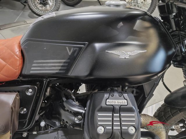 MOTO GUZZI V7 usata 11