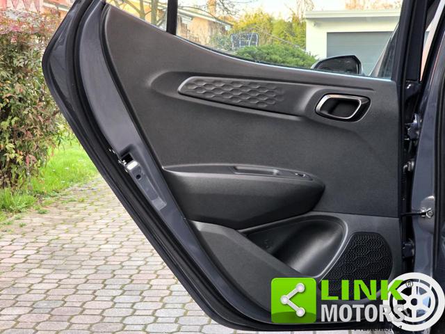 HYUNDAI i10 usata, con Sensori di parcheggio posteriori