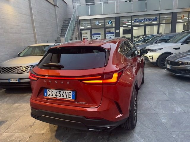 LEXUS NX 300h usata, con Airbag
