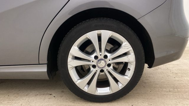 MERCEDES-BENZ B 220 usata 12