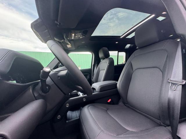 LAND ROVER Defender usata, con Boardcomputer