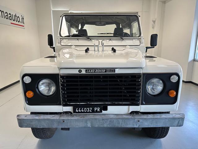 LAND ROVER Defender usata 1