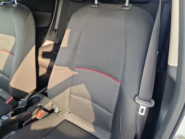 MAZDA 2 usata, con Autoradio digitale