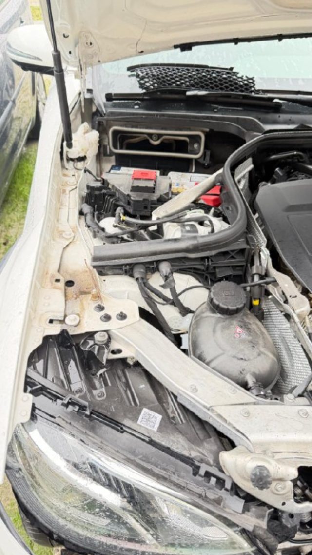 MERCEDES-BENZ E 220 usata, con Cerchi in lega