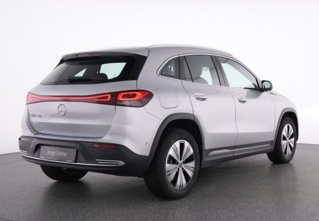MERCEDES-BENZ EQA usata, con Alzacristalli elettrici