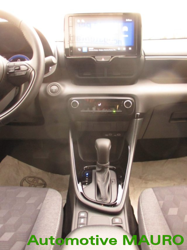 TOYOTA Yaris usata, con Bracciolo
