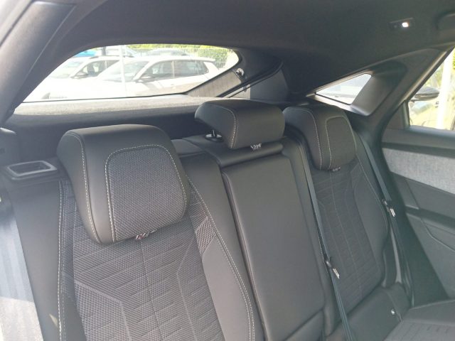 PEUGEOT 3008 usata, con Sedile posteriore sdoppiato