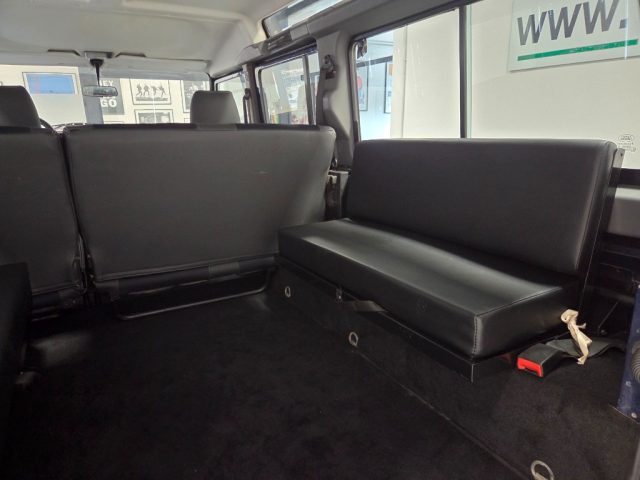 LAND ROVER Defender usata 23