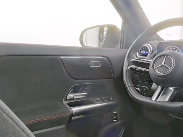 MERCEDES-BENZ GLA 180 usata, con Chiusura centralizzata