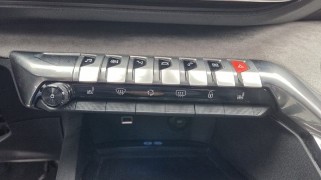 PEUGEOT 3008 usata, con Leve al volante