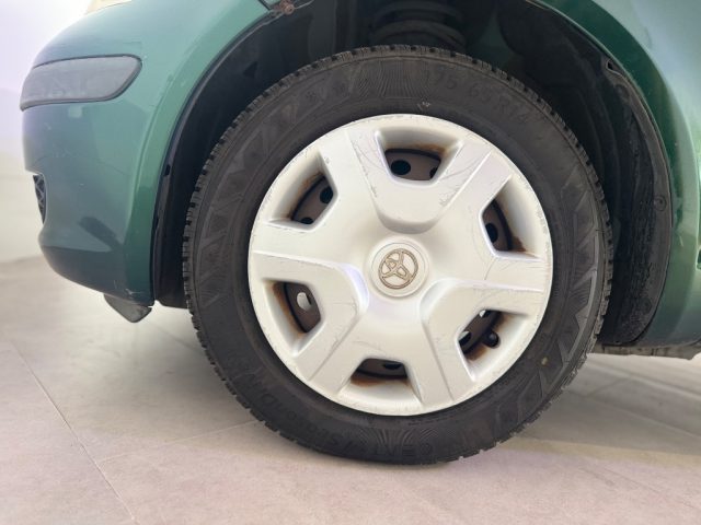 TOYOTA Yaris usata 12