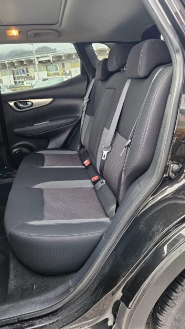 NISSAN Qashqai usata, con Fari LED