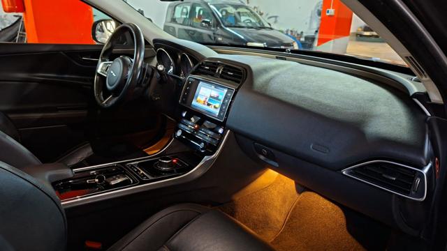 JAGUAR XE usata, con Controllo trazione