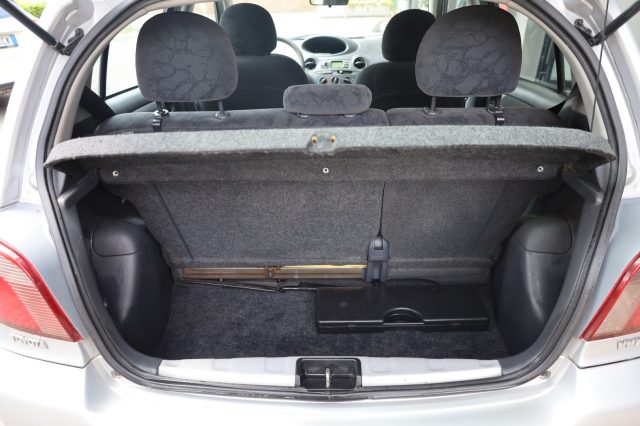 TOYOTA Yaris usata 44