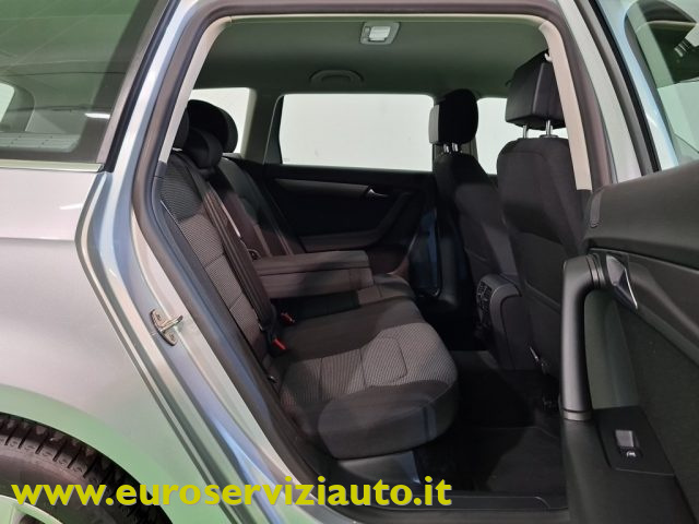 VOLKSWAGEN Passat usata 36