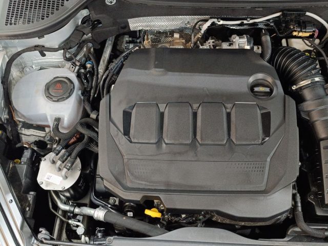 SKODA Karoq usata, con Bracciolo