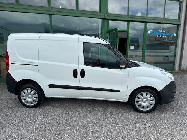 OPEL Combo usata, con Chiusura centralizzata