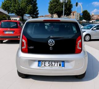 VOLKSWAGEN up! usata, con Autoradio