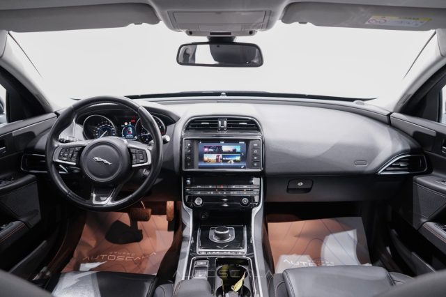 JAGUAR XE usata, con Specchietti laterali elettrici