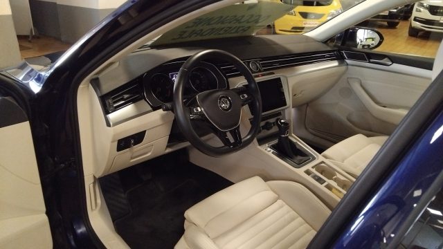 VOLKSWAGEN Passat usata, con Bracciolo