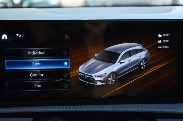 MERCEDES-BENZ CLA 180 usata, con Fari LED