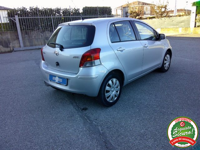TOYOTA Yaris usata, con Autoradio