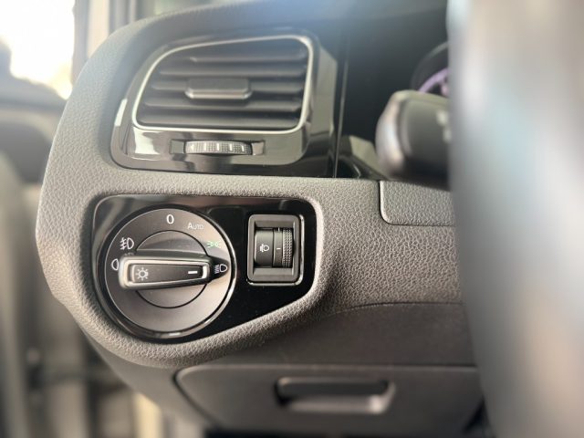 VOLKSWAGEN Golf usata, con Touch screen