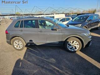 VOLKSWAGEN Tiguan usata, con Autoradio