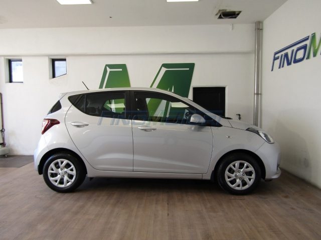 HYUNDAI i10 usata, con Specchietti laterali elettrici