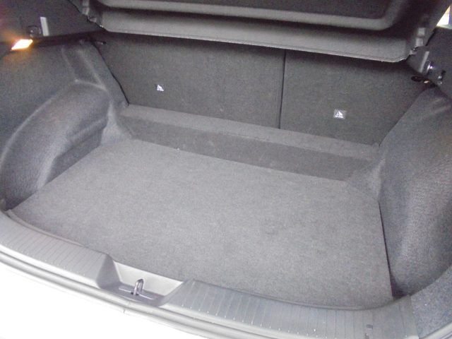 NISSAN Qashqai usata, con Fari LED