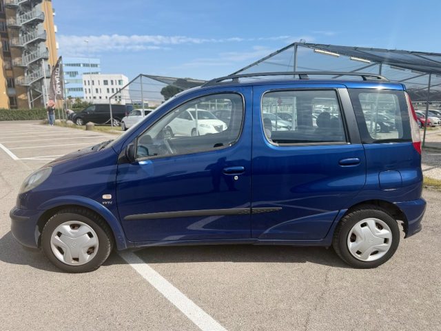 TOYOTA Yaris usata, con Servosterzo