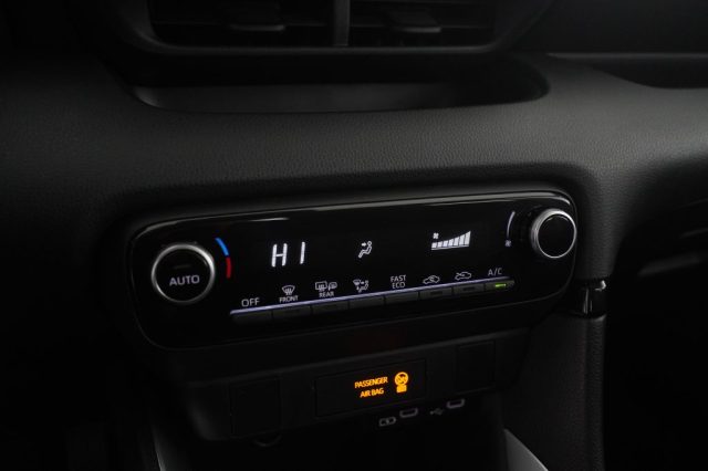 TOYOTA Yaris usata 8