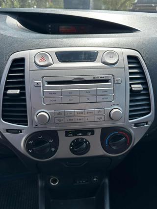 HYUNDAI i20 usata, con Sedile posteriore sdoppiato