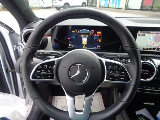 MERCEDES-BENZ A 180 usata, con Controllo automatico clima