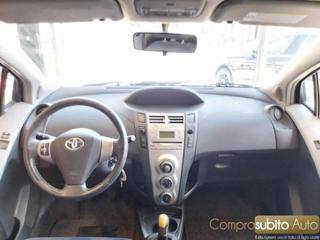 TOYOTA Yaris usata 13