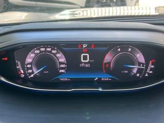 PEUGEOT 5008 usata, con Fari Xenon