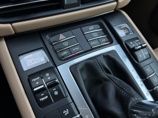 PORSCHE Macan usata, con Park Distance Control