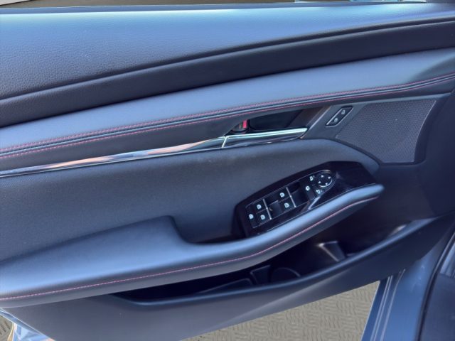 MAZDA 3 usata, con Autoradio digitale