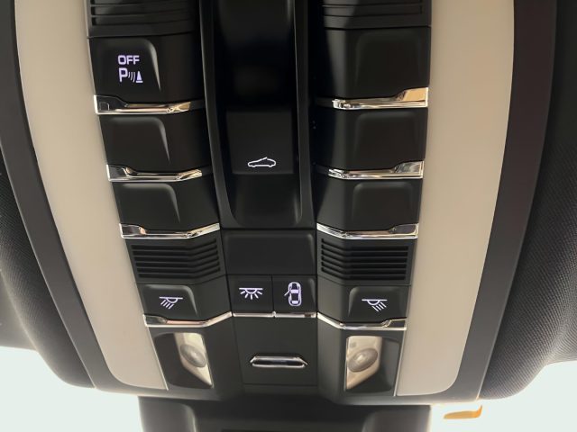 PORSCHE Macan usata, con Telecamera per parcheggio assistito